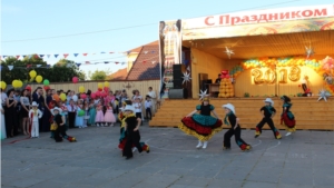 В Мариинско-Посадском районе состоялся районный выпускной бал, проводимый в рамках празднования Дня российской молодежи