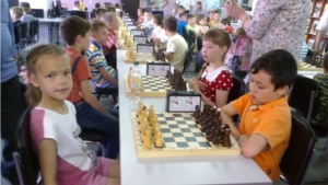 Обучающиеся объединения «Шахматы» на рейтинговом турнире по быстрым шахматам, посвященном празднованию Дня Чувашской Республики