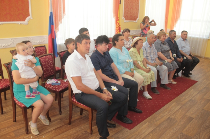 Лучшие семьи Козловского района награждены медалями «За любовь и верность»