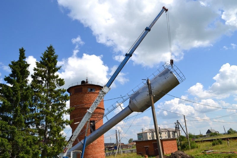 В рамках строительства первого этапа водопровода в с. Порецкое установлена новая водонапорная башня