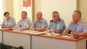 В отделе МВД России по Ядринскому району было проведено оперативное совещание по итогам работы за 1 полугодие 2018 года