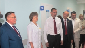 Глава Чувашии Михаил Игнатьев Михаил Игнатьев ознакомился с ходом проведения капремонта в Козловской районной больнице