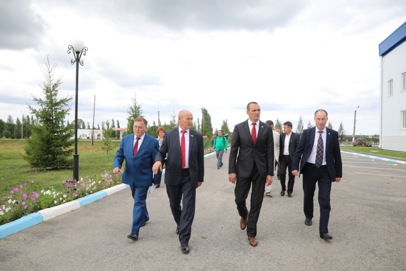 Глава Чувашии Михаил Игнатьев посетил физкультурный оздоровительный комплекс «Атал»