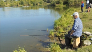 "Ловись, рыбка, большая и маленькая!" - праздник для инвалидов на озере Сергач около Ядрина