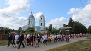 День г.Ядрин начался с парадного шествия