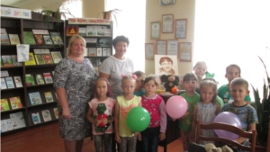 В Ядринской детской библиотеке сегодня прошел детский праздник «С днем рождения, Чебурашка!»