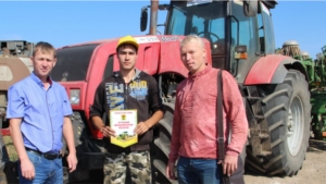 Лучшие работники агропромышленного комплекса Цивильского района получили вымпела победителей прошедшей недели