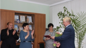 М.Ю.Илларионова принимает поздравления с юбилеем