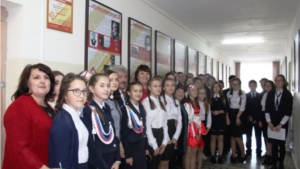 В МБОУ «Шемуршинская СОШ» состоялось торжественное открытие выставки социального проекта «Лица Чувашии»