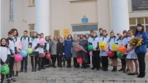 Активисты Козловского района поздравили преподавателей с Днем Учителя