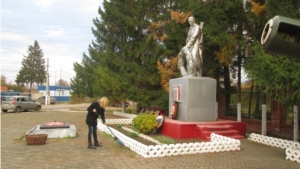 Коллектив центральной библиотеки г. Ядрина вышел на общественный субботник