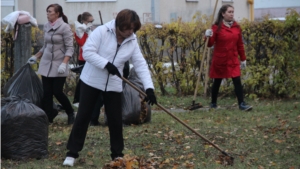 Сотрудники городской администрации Новочебоксарска вышли на субботник