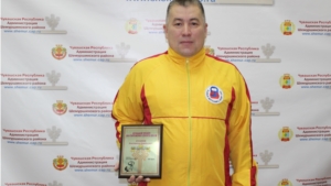 Учитель МБОУ «Шемуршинская СОШ»  удостоился звания лучшего тренера по гиревому спорту Чувашской Республики