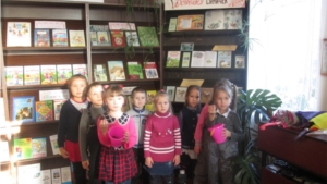Ядринскую детскую библиотеку посетили воспитанники группы «Солнышко» детского сада «Аленушка» и приняли участие в познавательной игре «Осень, дивная пора»