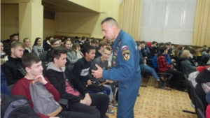 Со студентами о мерах безопасности поведения на воде