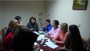 В Ядринской районной администрации состоялось заседание оргкомитета по подготовке к международному молодежному форуму "21 регион. Процветающая Россия