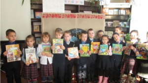 Ученики 1 б класса СОШ №3 г.Ядрин впервые посетили Ядринскую детскую библиотеку и познакомились с ее отделами, книгами и журналами для детей