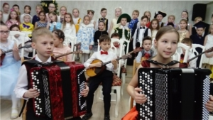 Новогодний марафон стартовал в Чебоксарской детской музыкальной школе №4 им. Ходяшевых