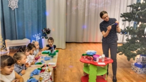 В детских садах проходят мастер-классы по изготовлению елочных игрушек