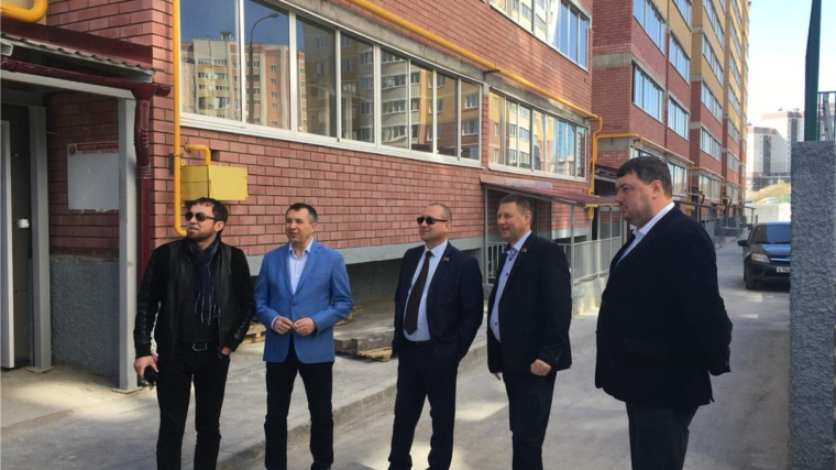 Члены постоянной комиссии по вопросам градостроительства, землеустройства и развития территории города посетили «проблемные» строительные объекты