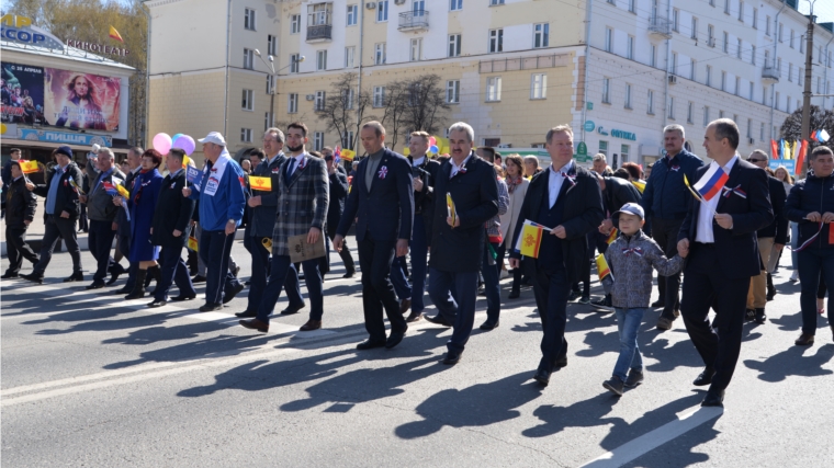 Около 37 тысяч чебоксарцев вышли на Первомайское шествие