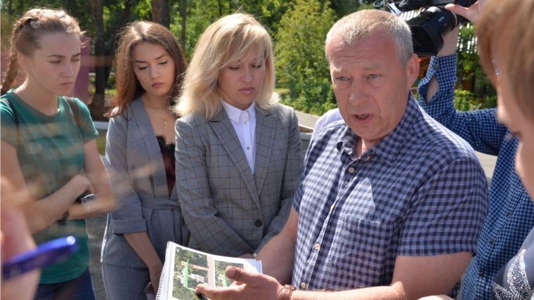 С ходом реконструкции и благоустройства городских парков ознакомились чебоксарские депутаты
