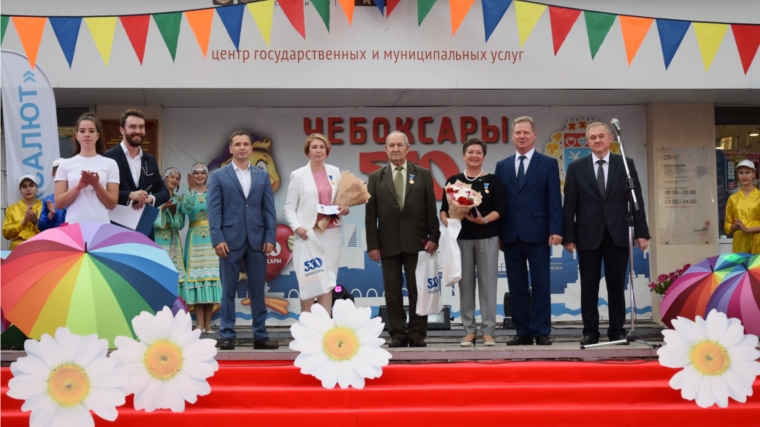На площадке Дворца культуры «Салют» вручены юбилейные медали «В память о 550-летии города Чебоксары»