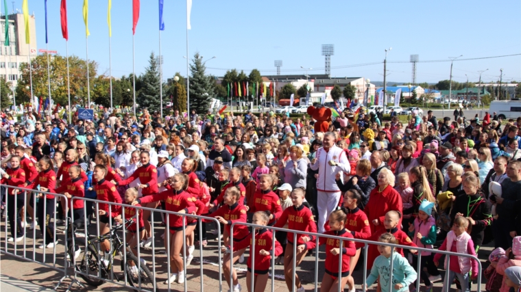 День города Новочебоксарска начался с «Зарядки со звездой»