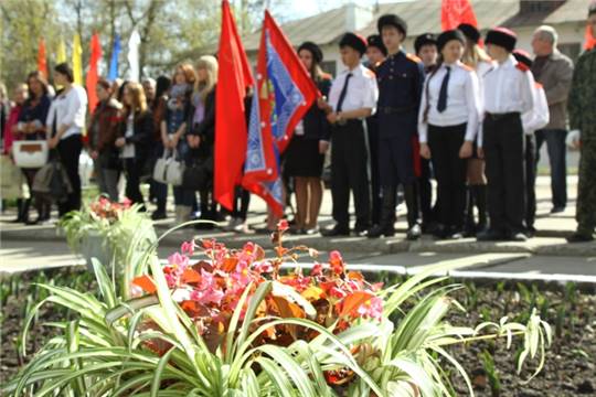 В г.Чебоксары состоялась церемония возложения цветов к Братской могиле воинов, умерших от ран в госпиталях