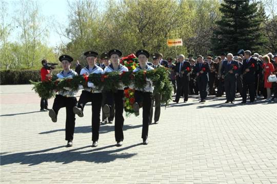 Церемония возложения цветов в Мемориальном комплексе "Победа"