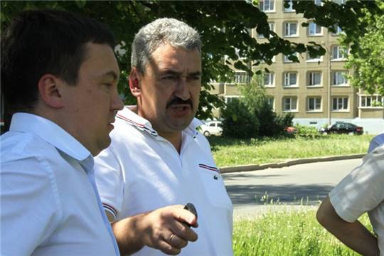 Глава города проверил ход выполнения работ по покосу травы