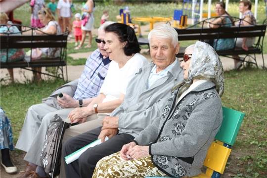 Депутаты Чебоксарского городского Собрания активно помогают в реализации музыкально-певческого проекта &quot;Караоке во дворе&quot;а