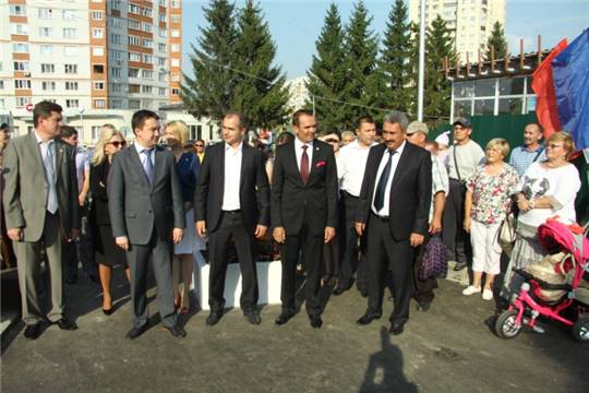 Глава города Чебоксары Леонид Черкесов принял участие в открытии дополнительного офиса многофункционального центра предоставления государственных и муниципальных услуг