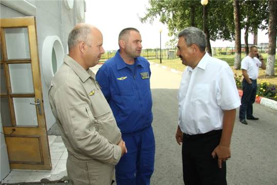 Для чебоксарских школьников организованы экскурсии: первым делом самолеты и встреча с пилотажной группой «Стрижи»