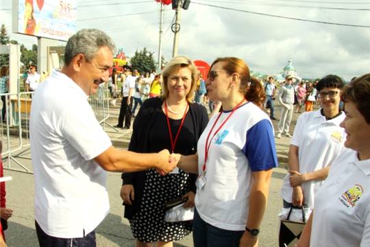 День города в Чебоксарах начался с самой массовой «Утренней зарядки со звездой» в России