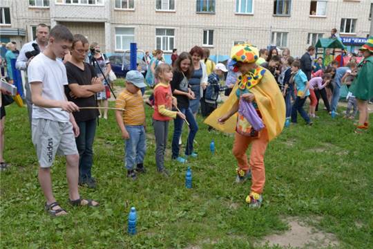 В Калининском районе состоялся праздник двора в честь семейных ценностей