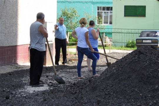 При содействии депутата во дворе по пр. Тракторостроителей, 52 увеличилось количество парковочных мест
