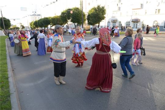 В День города Чебоксары арт-проект «Творческий бульвар» объединил в себе более 80 площадок