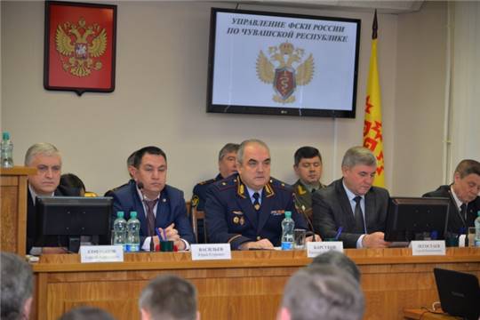 Глава города Леонид Черкесов вручил Почетные грамоты Чебоксарского городского Собрания депутатов сотрудникам Управления Федеральной службы Российской Федерации по контролю за оборотом наркотиков по Чувашии