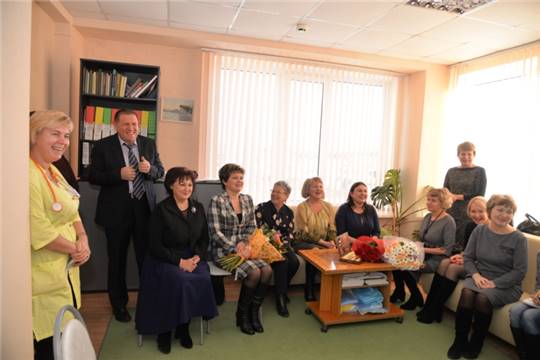 Тройное счастье: в преддверии Дня матери в Чебоксарах чествовали семью чебоксарцев с рождением тройни
