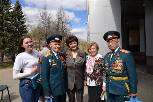 Глава города Ирина Клементьева поздравила ветеранов и военные династии столицы республики
