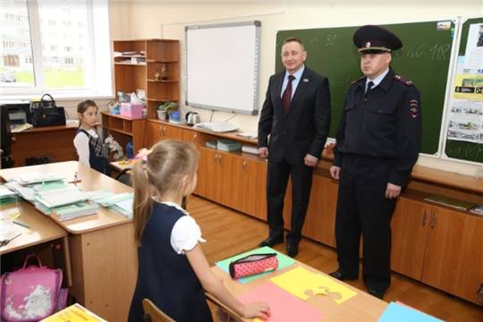 Депутат ЧГСД Андреев А.В. совместно с сотрудниками ГИБДД провели мероприятие в МАОУ СОШ № 59 по профилактике детского дорожно-транспортного травматизма