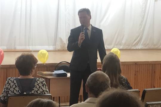 Глава города Евгений Кадышев поздравил выпускников Заволжской средней общеобразовательной школы им. М.П. Костиной