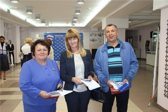 Глава города Чебоксары Евгений Кадышев принял участие в торжественном мероприятии, посвященном 10-летию Региональной общественной приемной Председателя партии «Единая Россия» Д.А. Медведева в Чувашской Республике