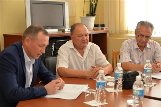 Вопросы соблюдения правил парковки автомобилей во дворах города обсудили члены Совета старейшин на очередном заседании