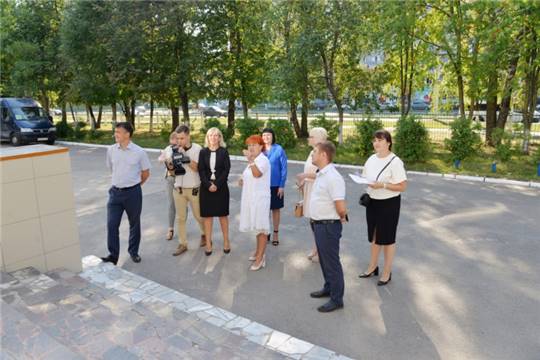 В рамках выездного заседания депутаты городского Собрания проверили готовность образовательных учреждений к новому учебному году
