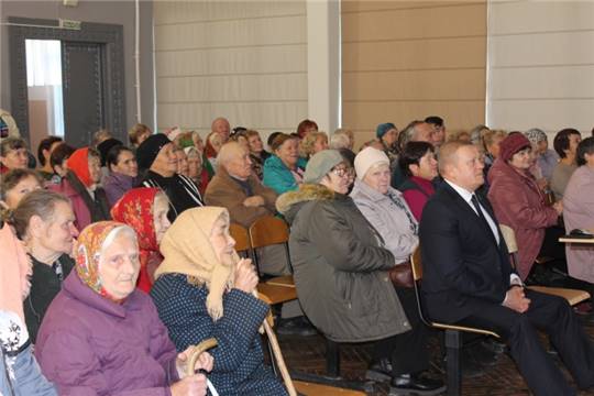 Виктор Горбунов поздравил представителей старшего поколения с Днем пожилых людей