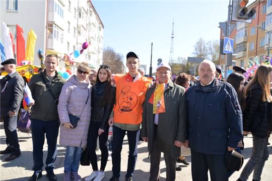 Около 37 тысяч чебоксарцев вышли на Первомайское шествие