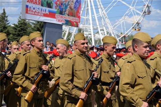 На Красной площади г. Чебоксары состоялся торжественный митинг и прохождение сводного полка подразделений Чебоксарского гарнизона и военной техники