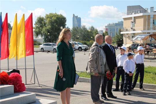 В Калининском районе Чебоксар возложили цветы к памятникам и мемориальным доскам